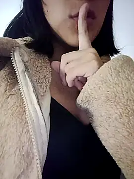 Snapshot of PequeArely chatting on 02.06.25 PequeArely online show from 02.06.25