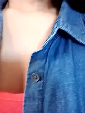 Snapshot of PequeArely chatting on 02.09.25 PequeArely online show from 02.09.25