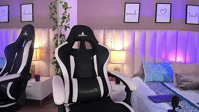 Snapshot of dayanne07 chatting on 10.06.25 dayanne07 online show from 10.06.25