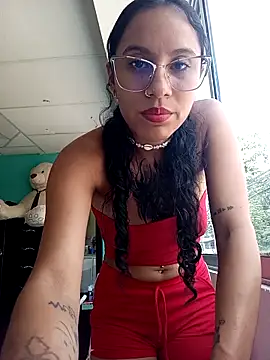 Snapshot of Karii-R chatting on 02.25.26 Karii-R online show from 02.25.26