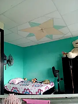 Snapshot of Karii-R chatting on 03.19.26 Karii-R online show from 03.19.26