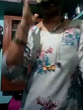 Snapshot of gunjan22 chatting on 12.18.24 gunjan22 online show from 12.18.24