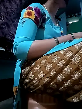 Snapshot of gunjan22 chatting on 12.31.24 gunjan22 online show from 12.31.24