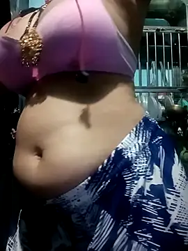 Snapshot of gunjan22 chatting on 12.23.25 gunjan22 online show from 12.23.25