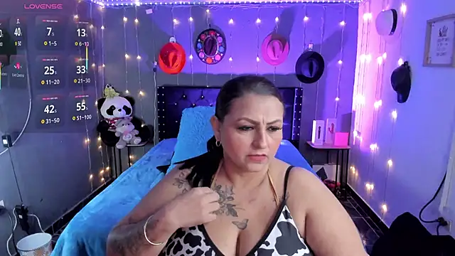 Ivonnee   online show from 11.30.25