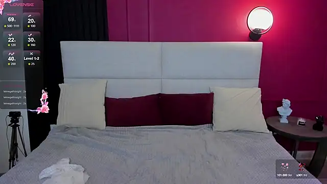 Snapshot of KetrinWhite chatting on 10.15.25 KetrinWhite online show from 10.15.25