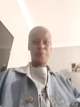 Snapshot of EbonylvyXxZA chatting on 10.19.25 EbonylvyXxZA online show from 10.19.25