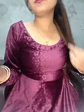 Shanaya Hotty online show from 01.18.25