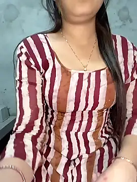 Shanaya Hotty online show from 01.28.25