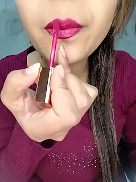 Shanaya Hotty online show from 02.28.25