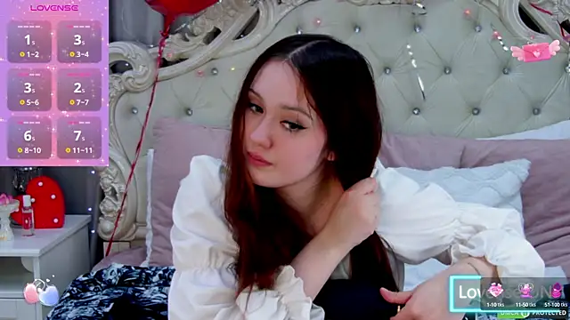 Snapshot of MiriaamWhite chatting on 02.19.25 MiriaamWhite online show from 02.19.25