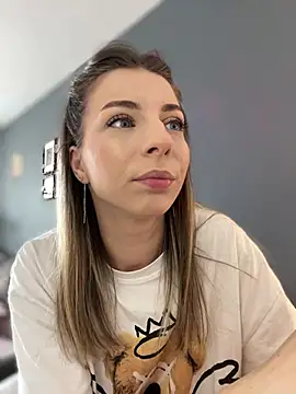 Mia Ethan online show from 05.19.26