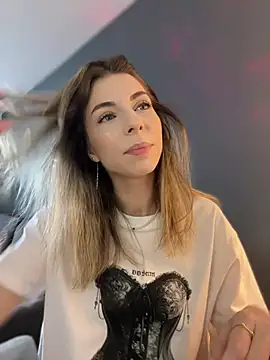Mia Ethan online show from 06.04.26