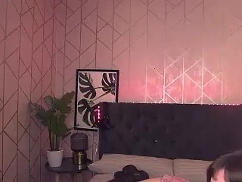 Snapshot of ValentinaBouxBabestation chatting on 12.15.24 ValentinaBouxBabestation online show from 12.15.24