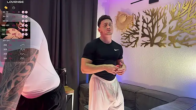 Snapshot of Justin_Hardy chatting on 10.29.25 Justin Hardy online show from 10.29.25