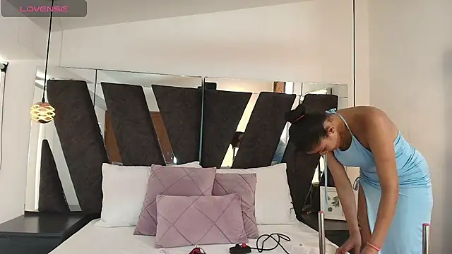 Snapshot of Milkdulce1 chatting on 11.26.25 Milkdulce1 online show from 11.26.25