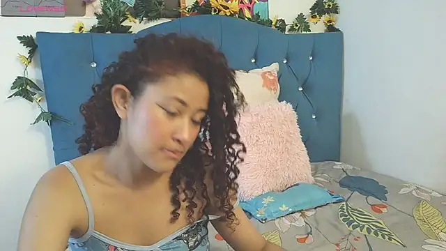 Snapshot of Milkdulce1 chatting on 12.22.25 Milkdulce1 online show from 12.22.25