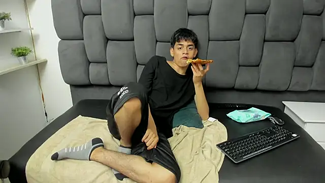 Yef Thin online show from 02.22.25