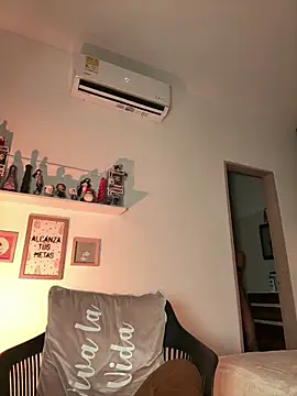 Pink Jazmin online show from 06.12.26