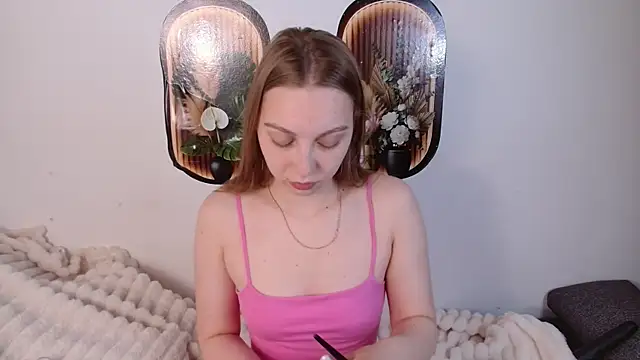 Snapshot of bellaa_love_ chatting on 05.14.26 bellaa love online show from 05.14.26