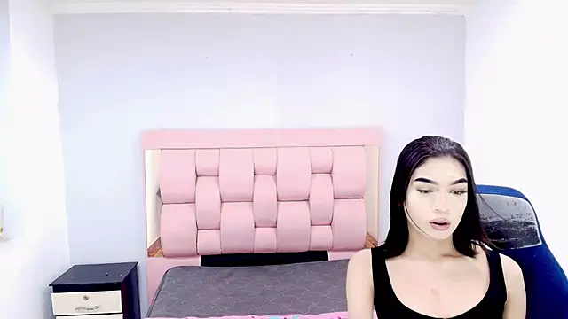 Snapshot of Eban_Dustan chatting on 10.31.25 Eban Dustan online show from 10.31.25