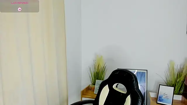 Snapshot of MissJudith chatting on 11.29.25 MissJudith online show from 11.29.25