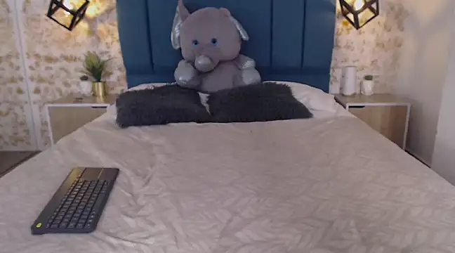 Snapshot of July_gh chatting on 12.06.24 July gh online show from 12.06.24