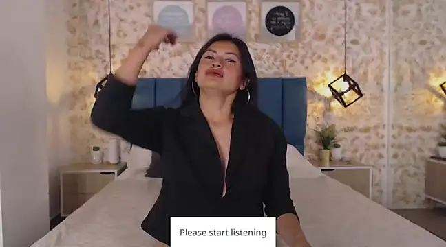 Snapshot of July_gh chatting on 12.09.24 July gh online show from 12.09.24