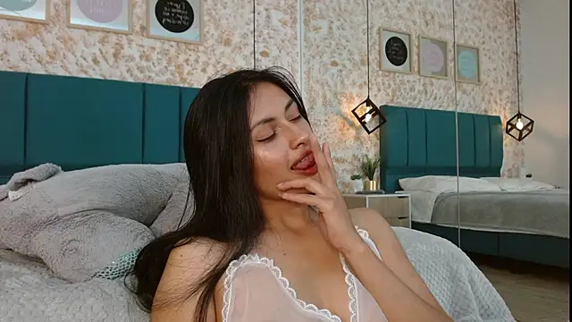 Snapshot of July_gh chatting on 02.15.25 July gh online show from 02.15.25