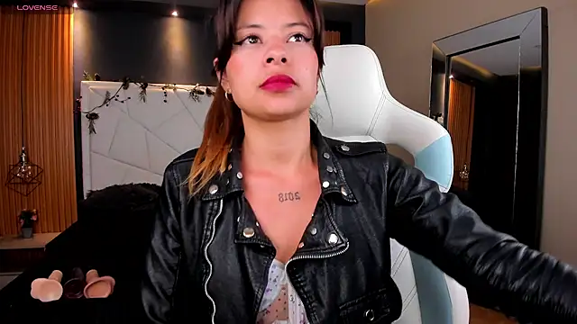 Snapshot of Antonella_Torres2 chatting on 02.17.25 Antonella Torres2 online show from 02.17.25