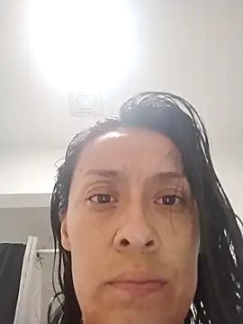 Snapshot of lovlypussy55 chatting on 10.21.25 lovlypussy55 online show from 10.21.25