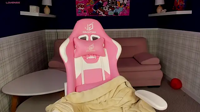 Jennifer Wadee online show from 03.18.25