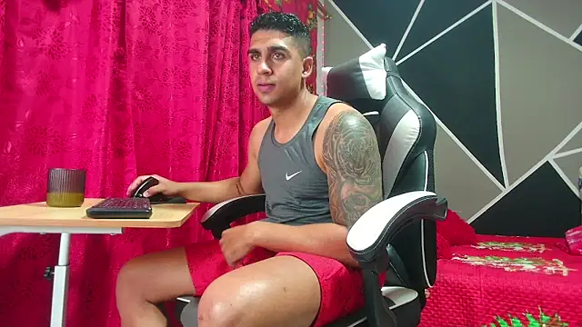 Snapshot of astrom_greyy chatting on 01.11.26 astrom greyy online show from 01.11.26