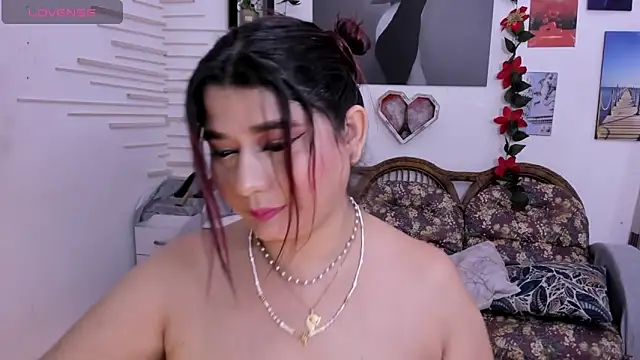 Snapshot of alinabozz1 chatting on 12.19.24 alinabozz1 online show from 12.19.24