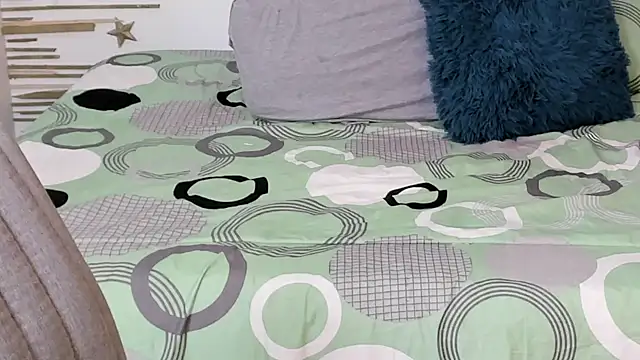 Snapshot of alinabozz1 chatting on 09.21.25 alinabozz1 online show from 09.21.25