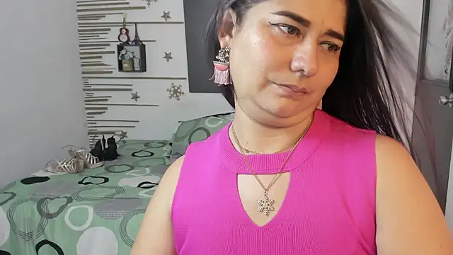 Snapshot of alinabozz1 chatting on 10.03.25 alinabozz1 online show from 10.03.25