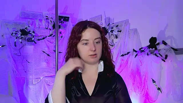 Snapshot of AnnTerry_ chatting on 10.21.25 AnnTerry online show from 10.21.25