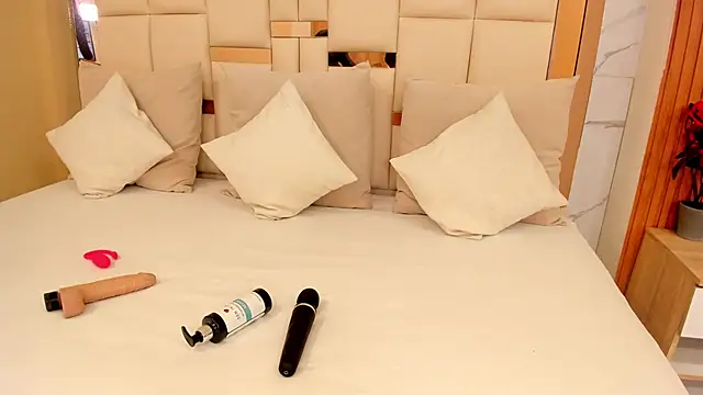 emilie xx  online show from 02.08.25