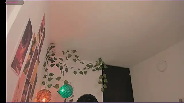 Snapshot of odelei chatting on 05.15.26 odelei online show from 05.15.26