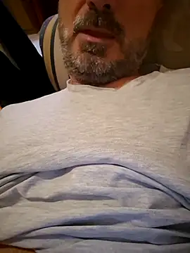 Snapshot of 1talianBeutifulCock chatting on 10.29.25 1talianBeutifulCock online show from 10.29.25