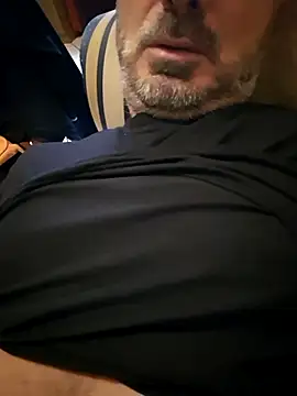 Snapshot of 1talianBeutifulCock chatting on 11.08.25 1talianBeutifulCock online show from 11.08.25