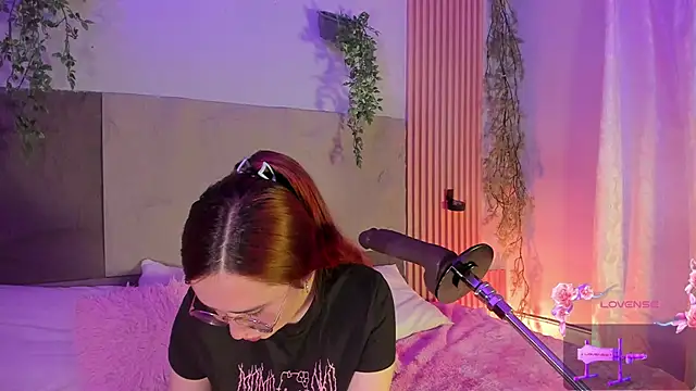 Snapshot of centaurigirl chatting on 02.19.26 centaurigirl online show from 02.19.26