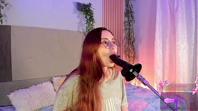 Snapshot of centaurigirl chatting on 03.19.26 centaurigirl online show from 03.19.26