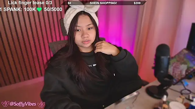 Snapshot of soffyvibes- chatting on 11.20.25 soffyvibes- online show from 11.20.25