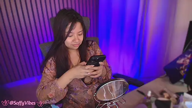 Snapshot of soffyvibes- chatting on 11.27.25 soffyvibes- online show from 11.27.25