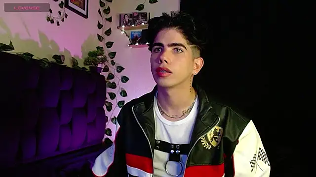 LyleBennett  online show from 02.07.25