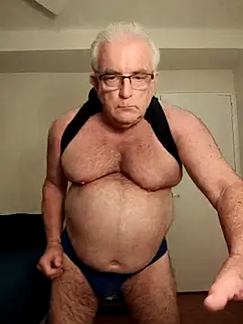 Snapshot of Shoreguy69 chatting on 12.18.25 Shoreguy69 online show from 12.18.25