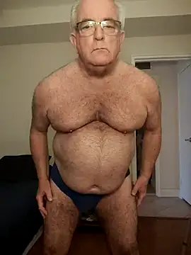 Snapshot of Shoreguy69 chatting on 12.21.25 Shoreguy69 online show from 12.21.25