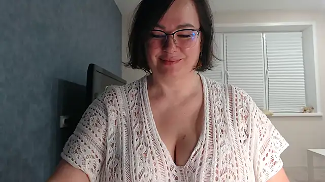 Nora Star online show from 11.17.25