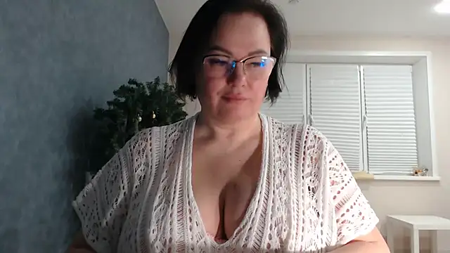 Nora Star online show from 11.21.25